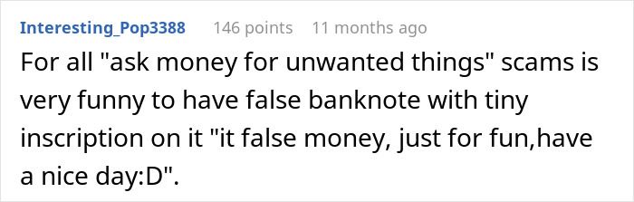 Comment explaining a scam involving false banknotes with tiny inscriptions, illustrating common tourist traps out there.