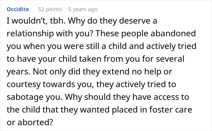 Screenshot of a comment discussing an estranged dad with cancer seeking to reconnect with daughter he disowned.