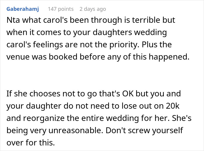 Comment discussing a woman refusing to cancel her daughter&rsquo;s dream wedding venue over sister&rsquo;s cheating ex.