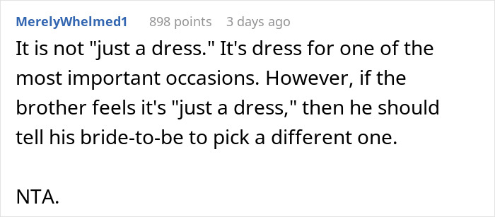 Screenshot of a Reddit comment discussing a woman confronting her brother&rsquo;s fianc&eacute;e for copying her wedding dress.