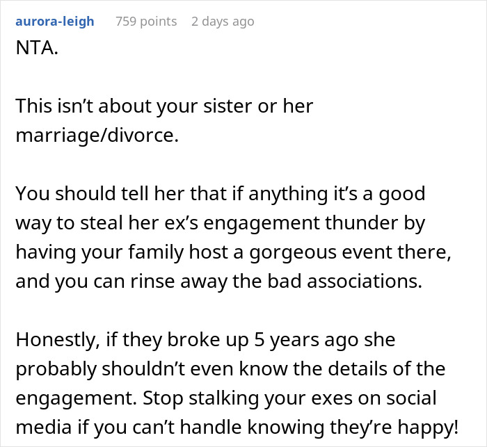 Comment from user aurora-leigh advising a woman to keep her daughter's dream wedding venue despite sister&rsquo;s cheating ex and past breakup.