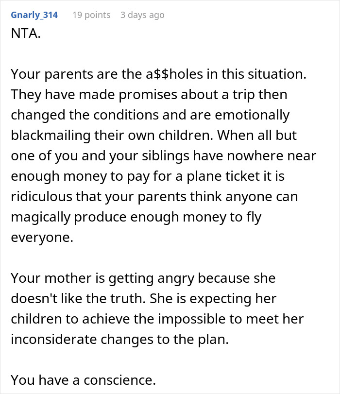 ALT text: A Reddit comment discussing a woman refusing a Christmas trip if siblings must pay for her flight due to unfair family conditions.