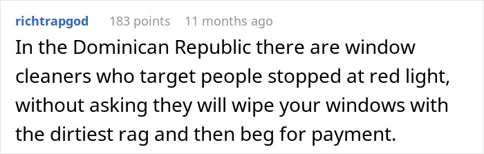 Comment describing a tourist trap in the Dominican Republic where window cleaners wipe car windows without asking and then beg for payment.