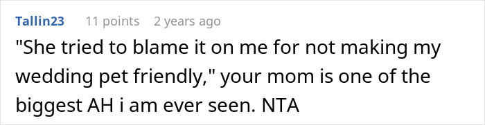 Comment on a forum discussing a mother humiliated when her pet pig ruins daughter's wedding, debating blame and pet-friendliness.