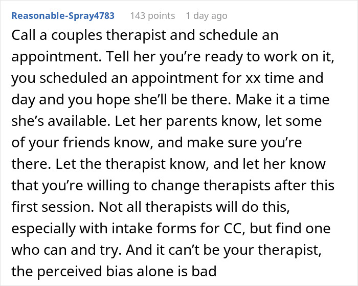Screenshot of a Reddit comment offering advice on couples therapy after insecurities affect a pregnant girlfriend.