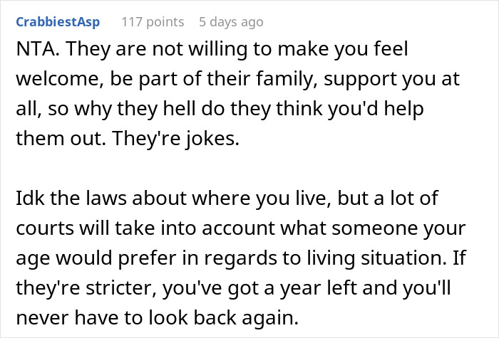 Screenshot of a forum comment discussing a teen escaping dad&rsquo;s babysitting trap after being asked to watch fianc&eacute;e&rsquo;s kids.