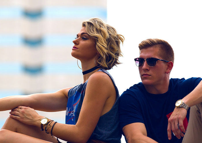 39 People Share The Good, The Bad, And The Unexpected Changes When Their Partner Suddenly Became Wealthy