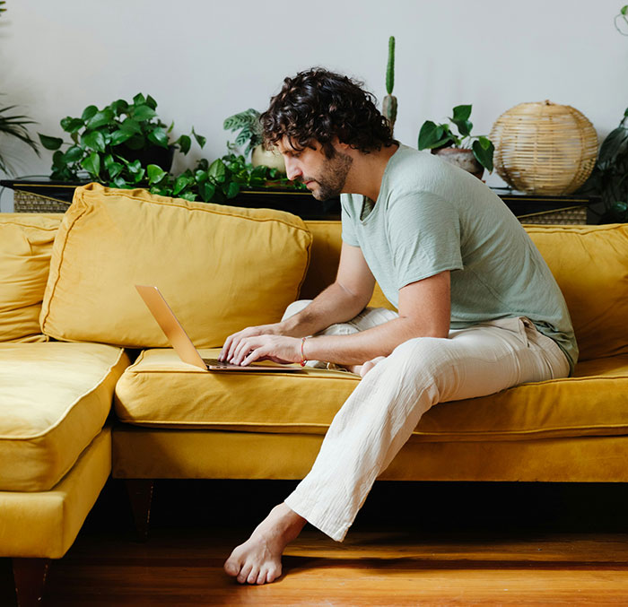 Guy Says He Made $3M Writing 1,500 AI Books, Gets Absolutely Destroyed Online