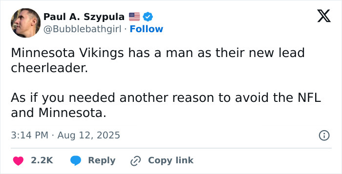 Tweet showing opinion on male cheerleaders, highlighting male infiltration of women's spaces in American football teams.