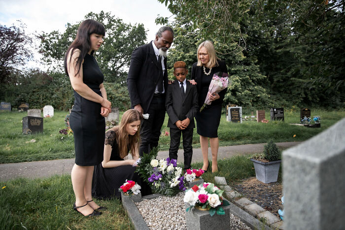 Group of people mourning at a gravesite, capturing emotions of a friend stop messaging friendship during loss.