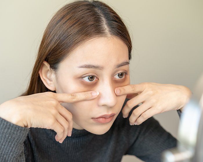 New &ldquo;Tired Girl&rdquo; Beauty Trend Is Going Viral Among Gen Z Women, Sparking Hilarious Reactions