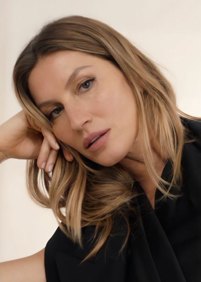 Gisele B&uuml;ndchen resting her head on hand, looking thoughtful amid tensions and parenting disputes with Tom Brady.