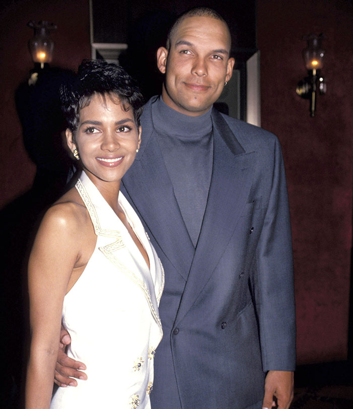Halle Berry and her ex-husband posing together, highlighting Halle Berry’s ex-husband’s cooking and cleaning claims. Halle Berry and her ex-husband posing together, highlighting Halle Berry’s ex-husband’s cooking and cleaning claims.