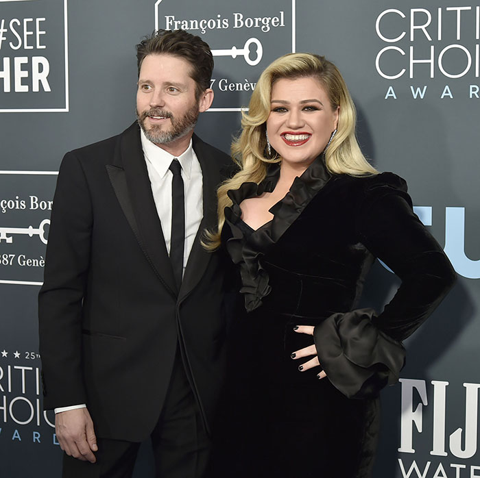 Kelly Clarkson and ex at red carpet event, highlighting her devastation for kids after ex’s passing at 48 Kelly Clarkson and ex at red carpet event, highlighting her devastation for kids after ex’s passing at 48
