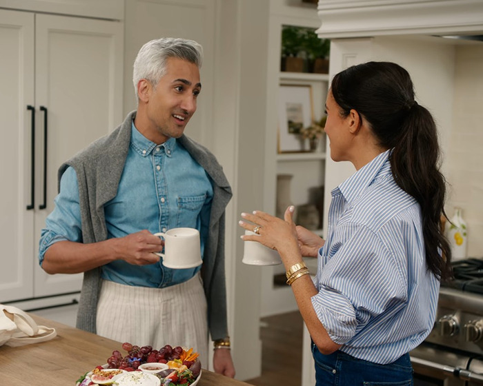 Two people having a warm conversation over coffee, reflecting Meghan Markle emotional confession about Queen Elizabeth’s passing. Two people having a warm conversation over coffee, reflecting Meghan Markle emotional confession about Queen Elizabeth’s passing.