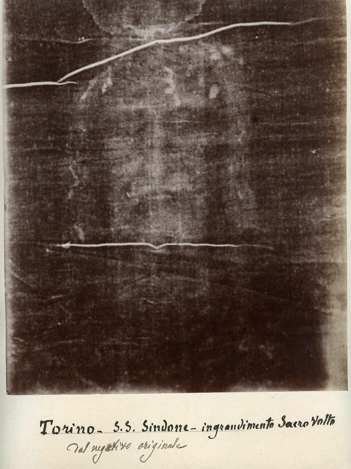 Faded image of the Shroud of Turin showing a face, related to evidence about it and a statue theory. Faded image of the Shroud of Turin showing a face, related to evidence about it and a statue theory.