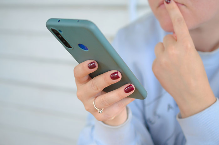 Woman Moves On From Feeling Sad About Friend Ghosting Her On Her Wedding Until A Random Voicemail