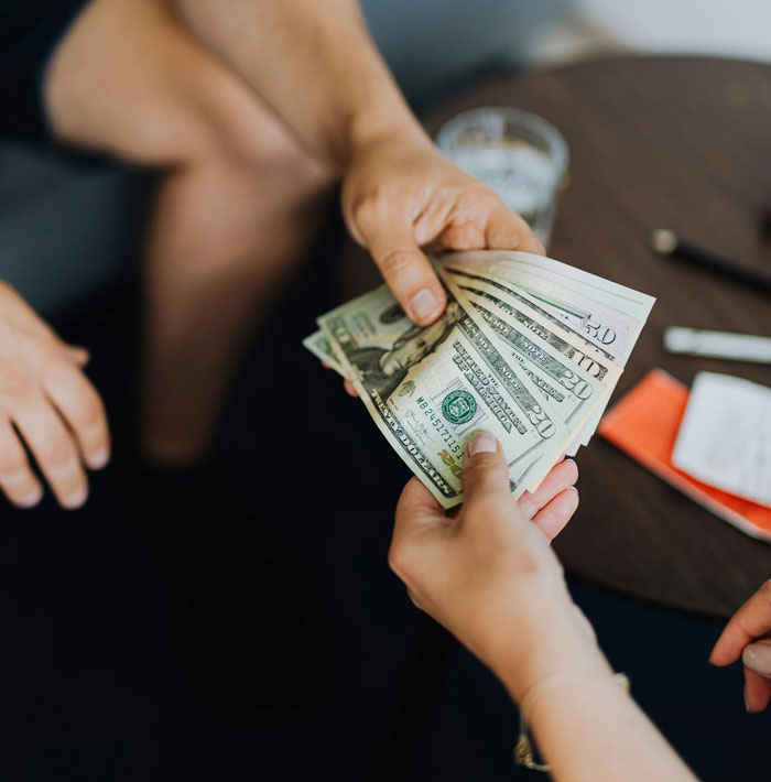 "She Hates It": College Student Outsmarts Girlfriend's Freeloader Bestie