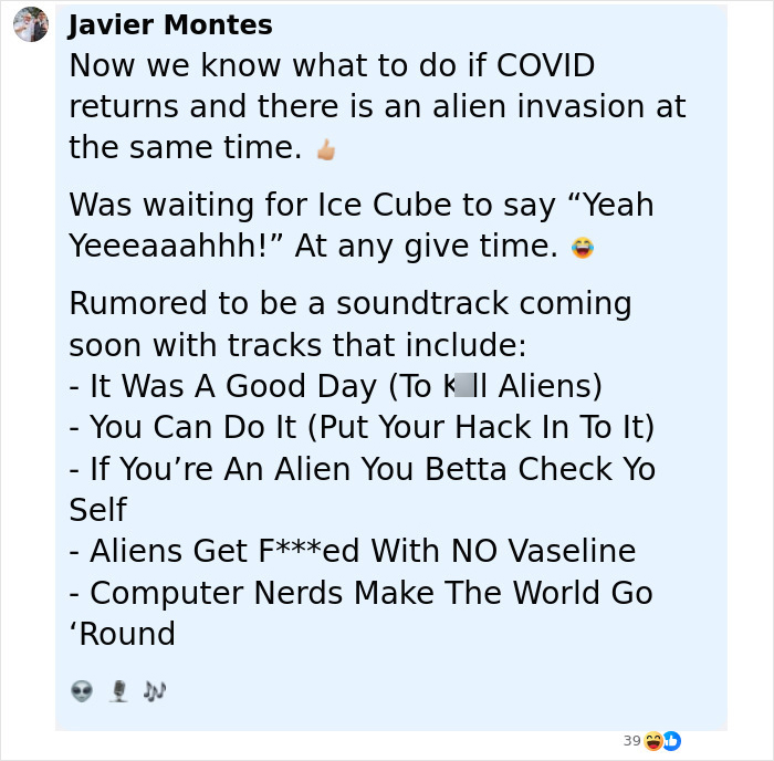 Text message discussing a meme about Ice Cube's War Of The Worlds soundtrack after 0% Rotten Tomatoes score.