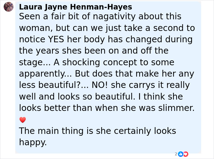 46-year-old Nelly Furtado shows off natural curves onstage wearing a racy top and miniskirt during live performance.