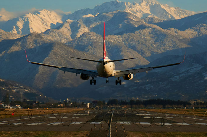 Airplane landing near snowy mountains, illustrating pilots facing terrifying situations during flight emergencies.