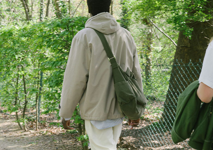 Two people walking in a wooded area, illustrating behaviors from men that might make women feel unsafe and trust their gut feeling.