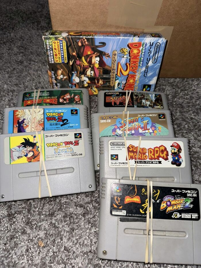 Bundles of retro gaming cartridges featuring classic 80s and 90s titles like Donkey Kong and Dragon Ball Z.