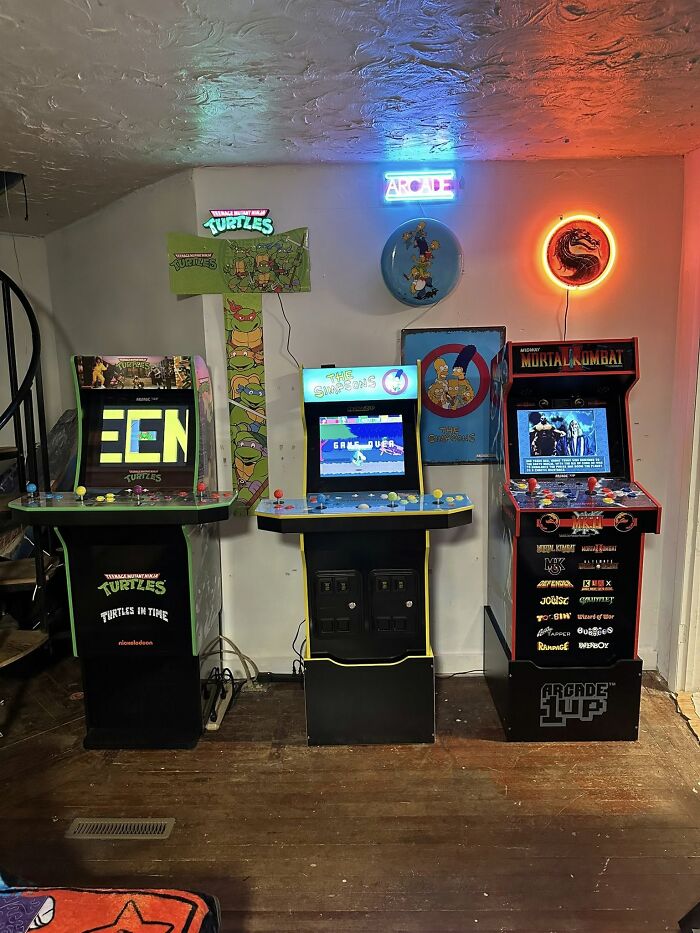 Retro gaming arcade machines featuring Teenage Mutant Ninja Turtles, The Simpsons, and Mortal Kombat in a nostalgic game room.