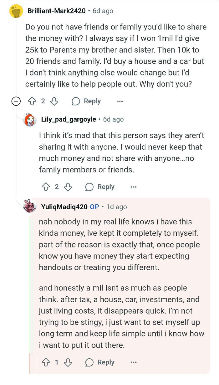 Reddit user discussing how a man wins $14 million but lives simply, keeping money private to avoid pressure.