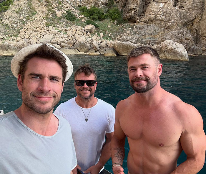 “Your Parents Did A Fantastic Job”: Fans Thirst Over Hemsworth Brothers After B’day Group Photo “Your Parents Did A Fantastic Job”: Fans Thirst Over Hemsworth Brothers After B’day Group Photo