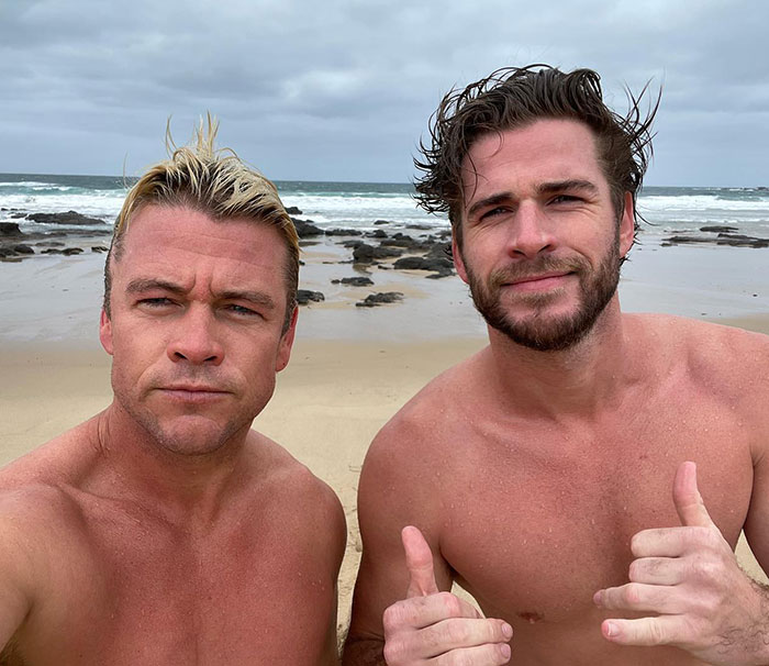 “Your Parents Did A Fantastic Job”: Fans Thirst Over Hemsworth Brothers After B’day Group Photo “Your Parents Did A Fantastic Job”: Fans Thirst Over Hemsworth Brothers After B’day Group Photo