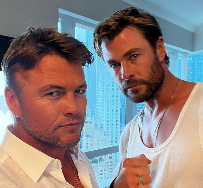 “Your Parents Did A Fantastic Job”: Fans Thirst Over Hemsworth Brothers After B’day Group Photo “Your Parents Did A Fantastic Job”: Fans Thirst Over Hemsworth Brothers After B’day Group Photo