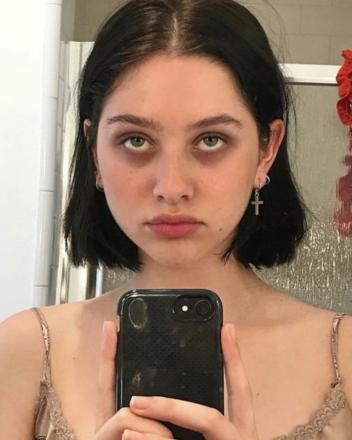 New &ldquo;Tired Girl&rdquo; Beauty Trend Is Going Viral Among Gen Z Women, Sparking Hilarious Reactions