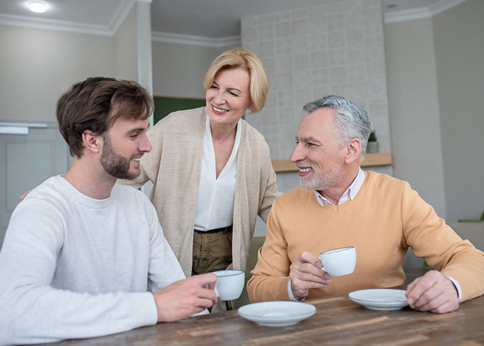 "Outstayed Your Welcome": People Give 28 Y.O. A Reality Check When She Can't Leave Parents Alone "Outstayed Your Welcome": People Give 28 Y.O. A Reality Check When She Can't Leave Parents Alone