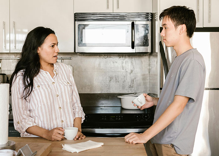 &ldquo;Do Not Eat&rdquo;: Roommate Ignores Warning, Eats Spicy Cake, And Instantly Regrets It