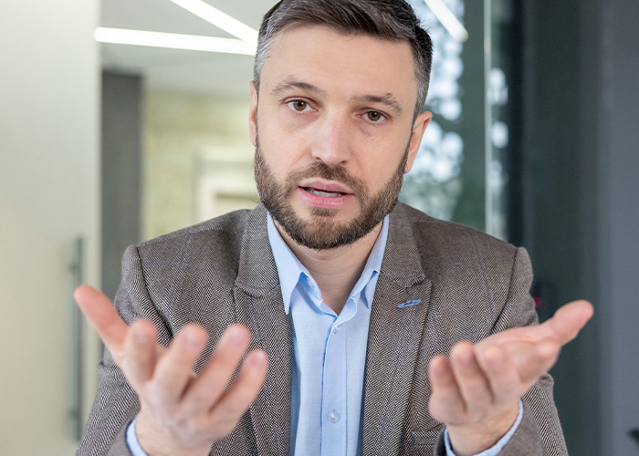 “I Didn’t Give Out My Number”: 48 Red Flag Tests Women Swear By