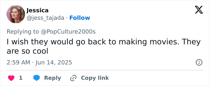 Child stars Mary-Kate and Ashley Olsen with unrecognizable looks at New York Fashion Week event. Child stars Mary-Kate and Ashley Olsen with unrecognizable looks at New York Fashion Week event.