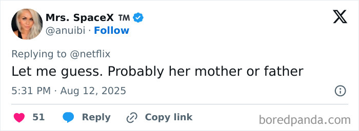 Screenshot of a tweet discussing a mother catfishing her daughter using the nickname Lo in disturbing threats.