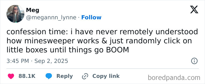 Screenshot of a funny tweet about Minesweeper gameplay, illustrating some of the funniest tweets of September that made people laugh.