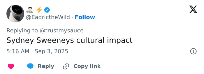 Emily Blunt&rsquo;s braless look in Venice captured on camera amid plastic surgery rumors.