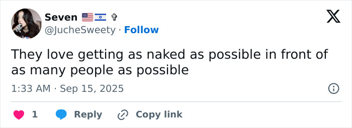 Twitter post discussing bold fashion choices, mentioning Jenna Ortega’s diamond-encrusted look at the 2025 Emmys event. Twitter post discussing bold fashion choices, mentioning Jenna Ortega’s diamond-encrusted look at the 2025 Emmys event.