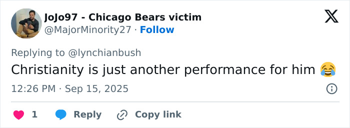 Tweet screenshot showing a user mocking Chris Pratt&rsquo;s unusual praying style in a viral clip after Charlie Kirk&rsquo;s passing.