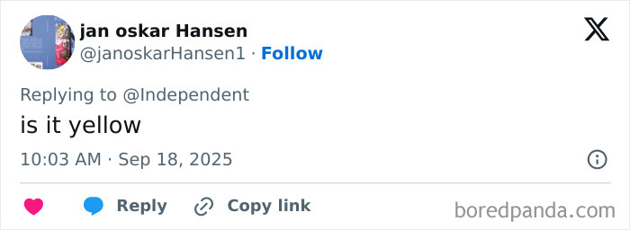 Melania Trump wearing an optical illusion dress at Windsor banquet, sparking fan debates over its color. Melania Trump wearing an optical illusion dress at Windsor banquet, sparking fan debates over its color.