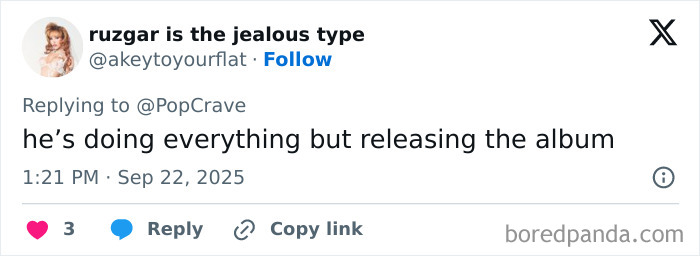 Harry Styles running in the Berlin Marathon disguised under a fake name, surprising fans with his impressive speed.