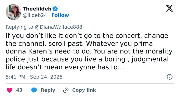 Tweet defending Blackpink's Lisa, addressing critics of her risqué outfit while dancing on stage with kids in the audience. Tweet defending Blackpink's Lisa, addressing critics of her risqué outfit while dancing on stage with kids in the audience.
