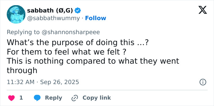 Tweet discussing a white woman's dramatic reaction to being shackled during an African-American museum visit.