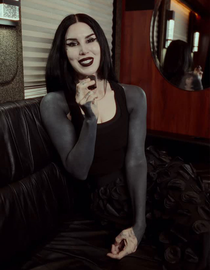 Kat Von D Reveals Dramatic Transformation After Tattooing 80% Of Her Body Black Kat Von D Reveals Dramatic Transformation After Tattooing 80% Of Her Body Black