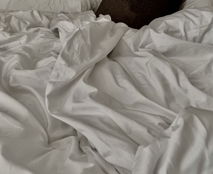 42 Chilling Stories From Security Guards Who Experienced The Scariest Moments On Duty