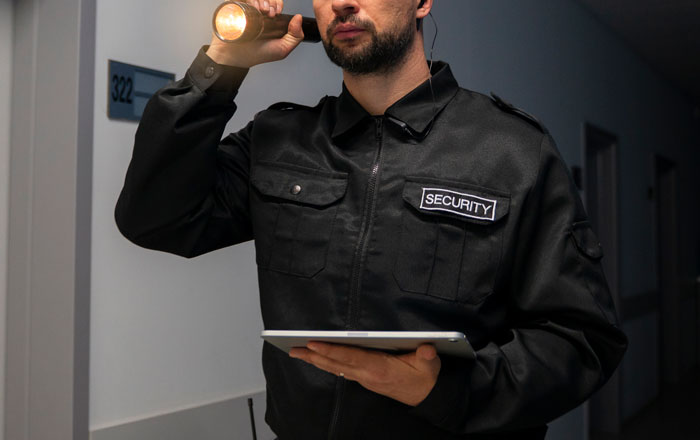 42 Chilling Stories From Security Guards Who Experienced The Scariest Moments On Duty