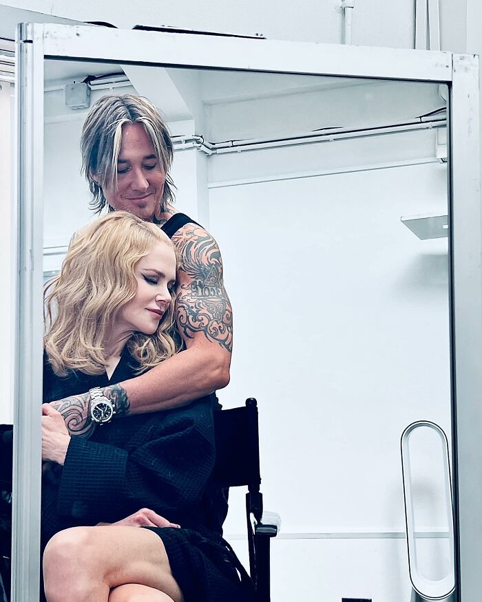Nicole Kidman and Keith Urban embracing in a mirror selfie, capturing reactions to their split and Jimmy Fallon&rsquo;s chance.
